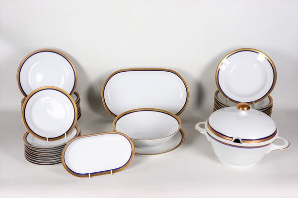 Dinner set in white porcelain, with pure gold edges and cobalt blue piping (39 pcs)