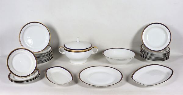 Dinner set in white porcelain, with threaded edges in blue and pure gold (28 pcs)