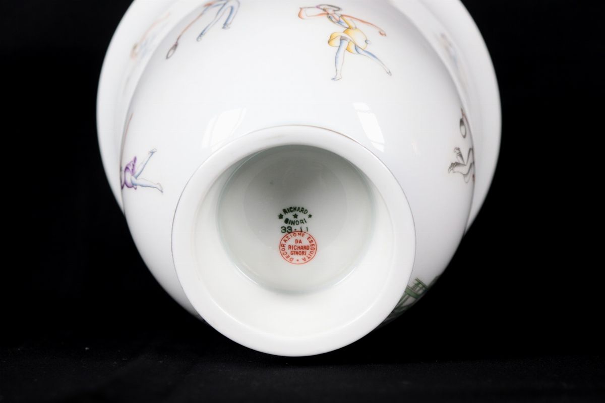 Vaso Art Decò Gio Ponti, disegnatore e direttore artistico della Richard Ginori dal 1923 al 1938,...