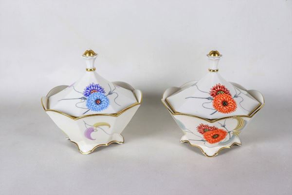 Pair of small octagonal tureens in German L.H.S. porcelain, with polychrome decorations with flower and leaf motifs