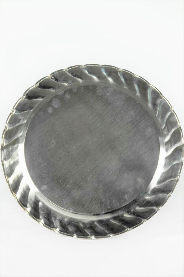 Round metal tray