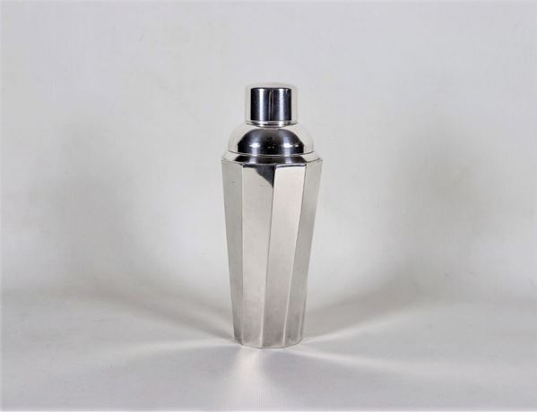 Liberty shaker in silver metal with facets