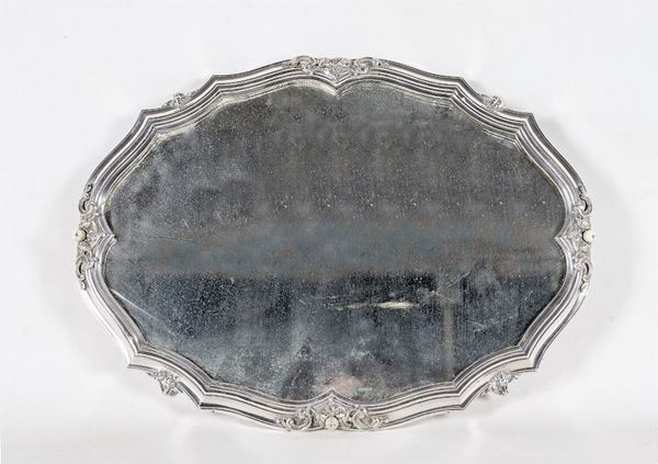 Antique oval centerpiece in silver, chiseled and embossed with Louis XV motifs with mercury mirror background, supported by four curved feet