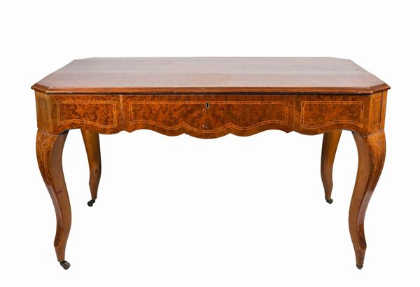 Antique French center desk in tuja briar, with bois de rose inlays with geometric motifs