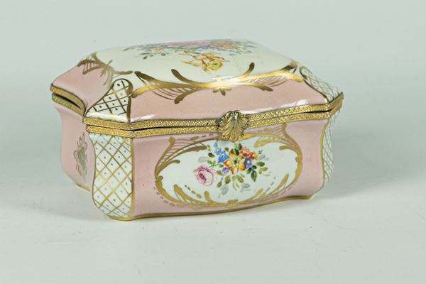 Jewelery box in French Limoges porcelain