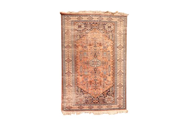 Sarab carpet with geometric motifs on a havana and blue background, rapè, M. 1.87 x 1.27