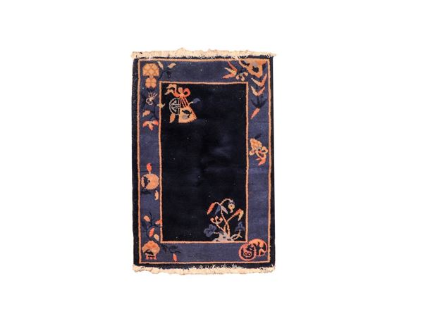 Small Chinese carpet with floral motifs on a blue background, 0.89 x 0.60 m