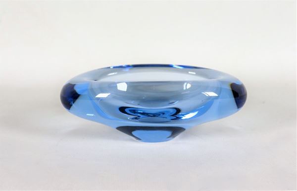 Posacenere ovale in vetro blu, firmato