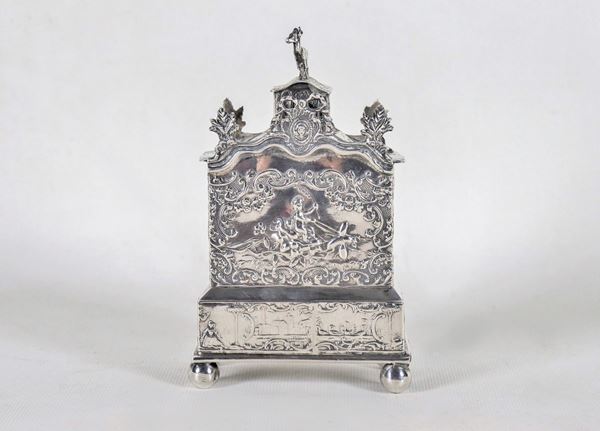 Silver tray box, entirely chiseled and embossed in relief with landscape motifs and allegories of cherubs, gr. 240