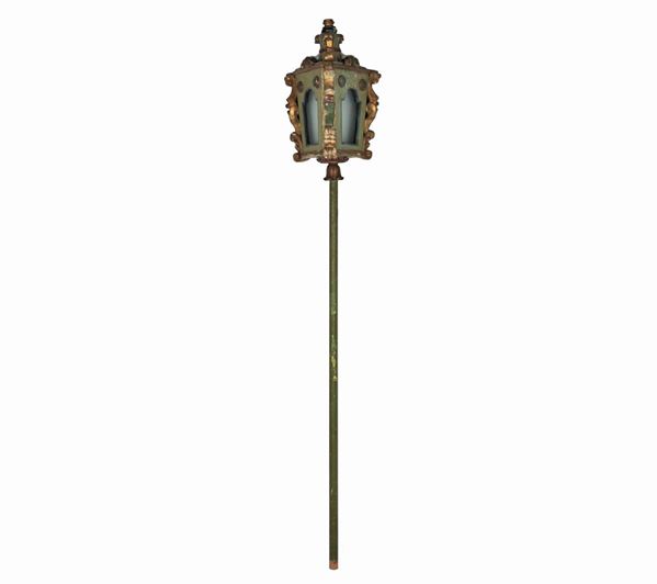 Antica lanterna veneziana di linea Luigi XIV in legno dorato e laccato verde 