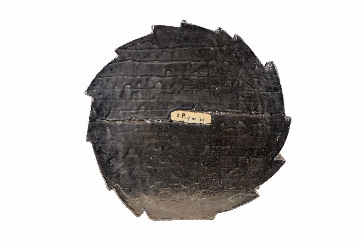 Firmata e datata 1975. "Ruota", scultura astratta in ceramica corrugata e argentata con frammenti...