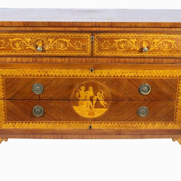 Cassettone Lombardo di linea Luigi XVI in noce, ebano viola e bois de rose, con intarsi neoclassici alla maniera del Maggiolini a motivi di medaglioni con soggetti mitologici. Tre tiretti e quattro gambe a tronco di piramide rovesciata