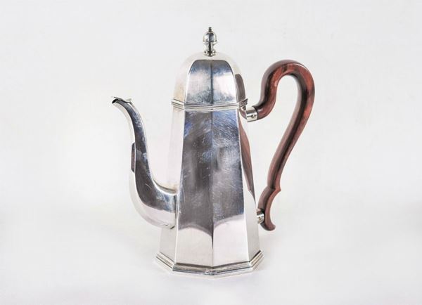 Caffettiera in argento a forma ottagonale con manico in legno di noce, gr. 670