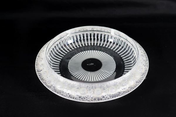 "Honfleur" centerpiece in French crystal from Lalique. Signed
