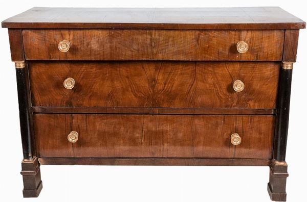 Antique Tuscan Empire chest of drawers in walnut, with neoclassical columns uprights and gilt bronze capitals