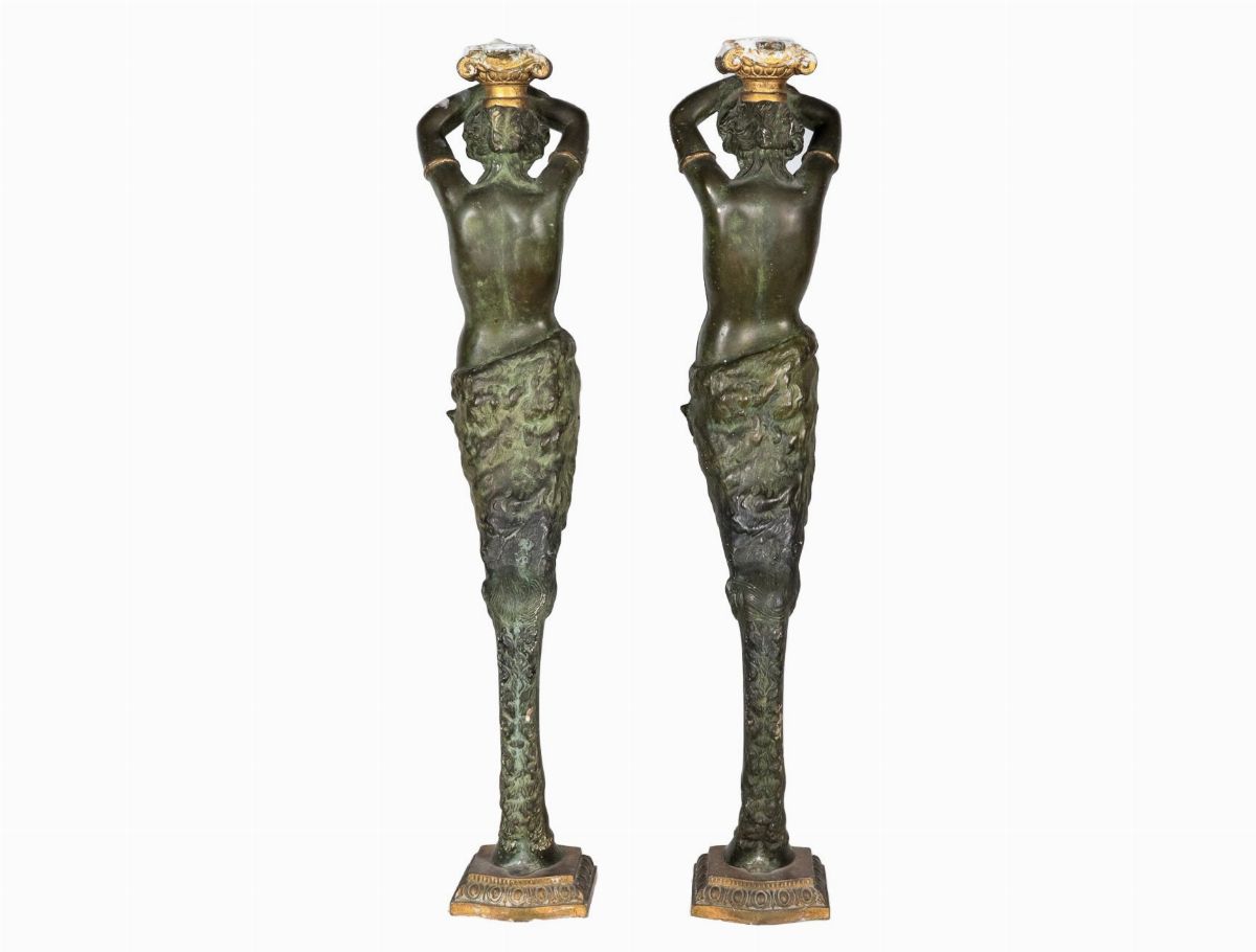 Coppia di sculture in bronzo con capitelli dorati "Cariatidi"
