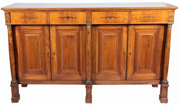 Credenza toscana di linea Impero in noce con intarsi in metallo dorato