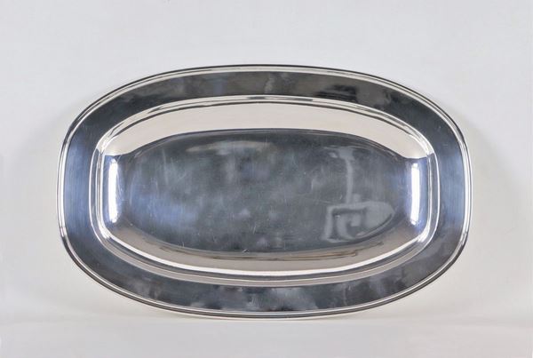 Vassoio ovale da portata in argento con bordo filettato, gr. 1140