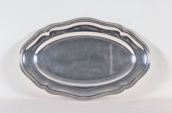 Vassoio ovale da portata in argento con bordo centinato e cesellato, gr.1130