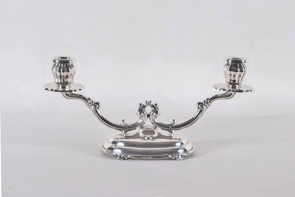 Chandelier in chiseled and embossed silver with 2 flames, gr. 310
