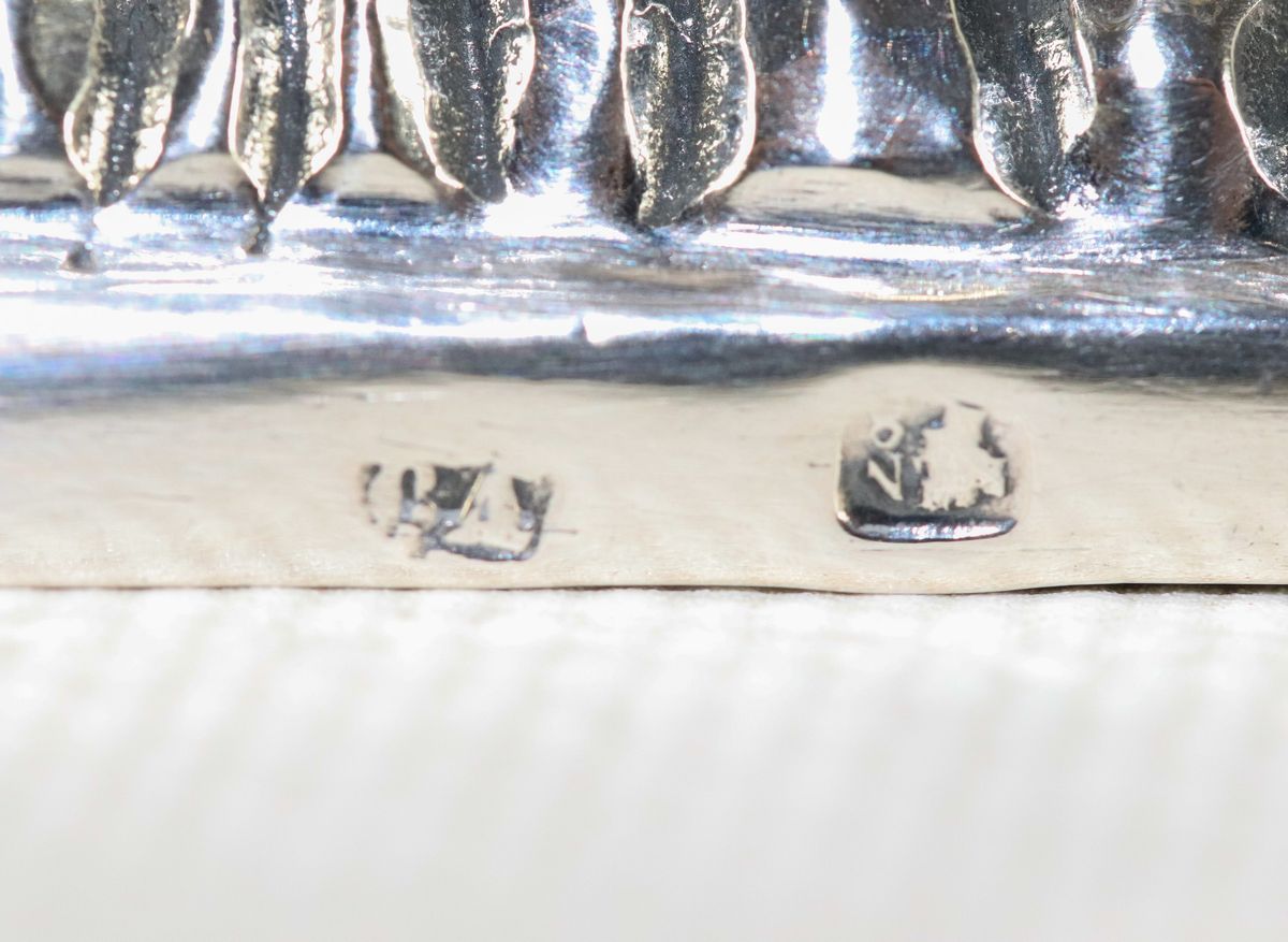 Coppia di saliere in argento cesellate e sbalzate a motivi Luigi XV, gr. 200