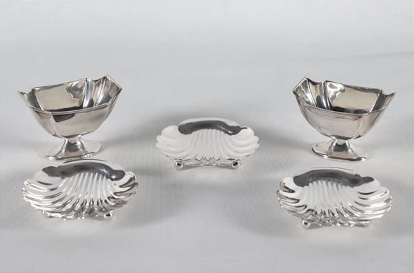 Chiseled silver lot of two "boat" salt cellars and three shell-shaped salt cellars, (5 pcs) gr. 270