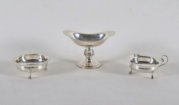 English silver lot of a cream jug, a round salt shaker and a "boat" sauces holder, (3 pcs) gr. 290