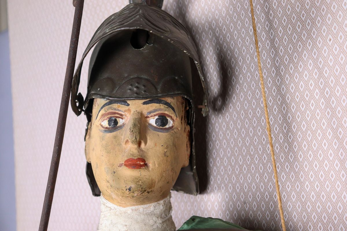 Coppia di "Pupi Siciliani" in legno policromo