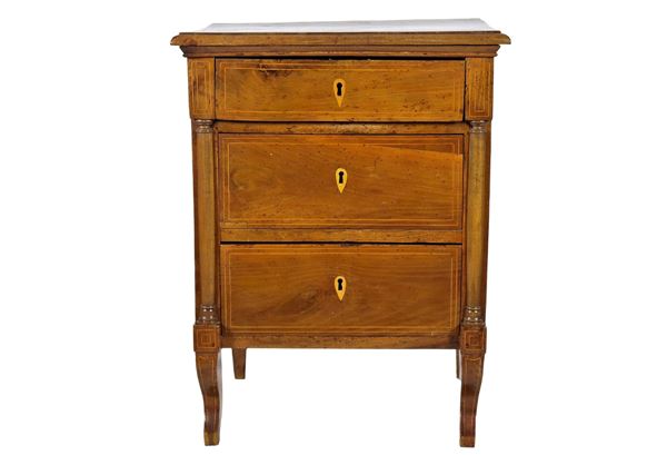 Tuscan Impero bedside table, in walnut with three drawers and four curved legs