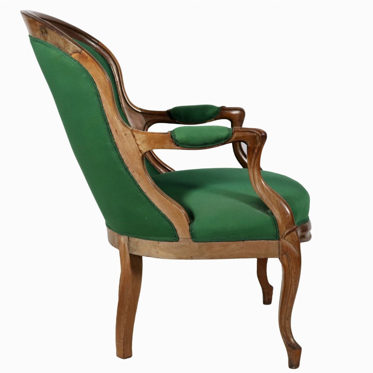 Poltrona Luigi Filippo in noce con schienali e braccioli ricurvi, copertura in tessuto verde
