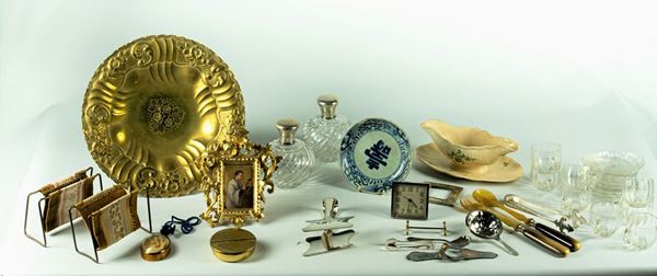 Lotto in metallo, cristallo, porcellana   - Asta Dipinti antichi, mobili, arredi e oggetti d'arte - Gelardini Aste Casa d'Aste Roma
