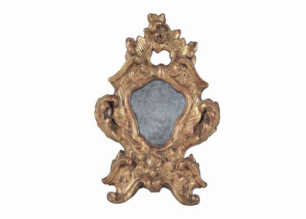 Antica piccola specchiera in legno dorato, intagliato e scolpito a motivi Luigi XV, specchio al mercurio