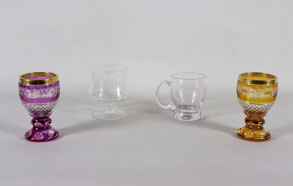 Lotto di quattro bicchieri in cristallo lavorato, di cui due colorati 