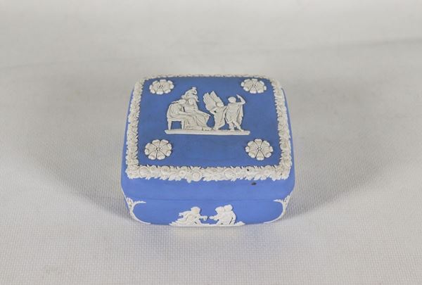 Scatola quadrata in porcellana inglese di Wedgwood, con decorazioni a motivi neoclassici