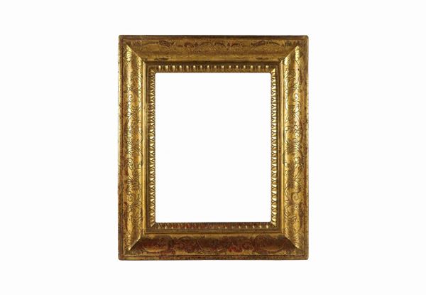 Antica piccola cornice napoletana, in legno dorato e grafito a volute di foglie d'acanto