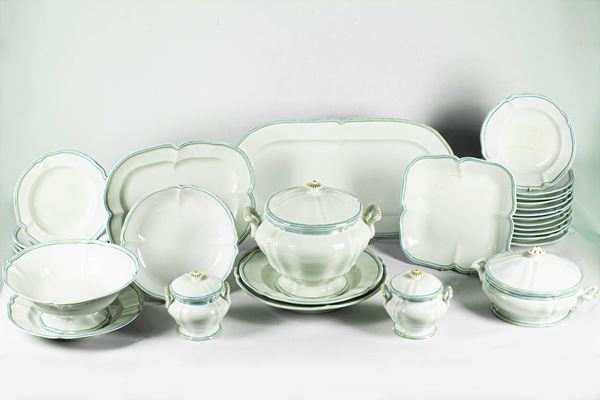 Porcelain plate service
