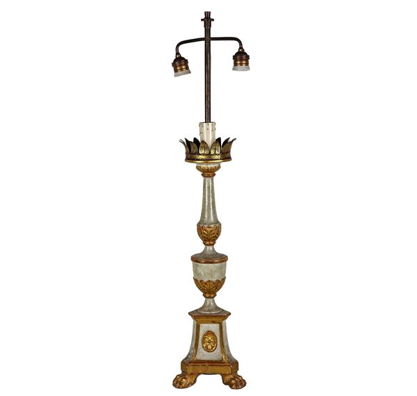 Antico torciere da tavolo di linea Luigi XIV in legno dorato e laccato