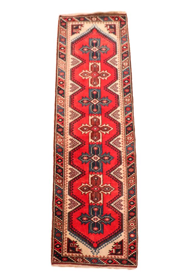 Hamadan guide carpet with geometric designs on a red and havana background, M. 2.95 x 0.72.