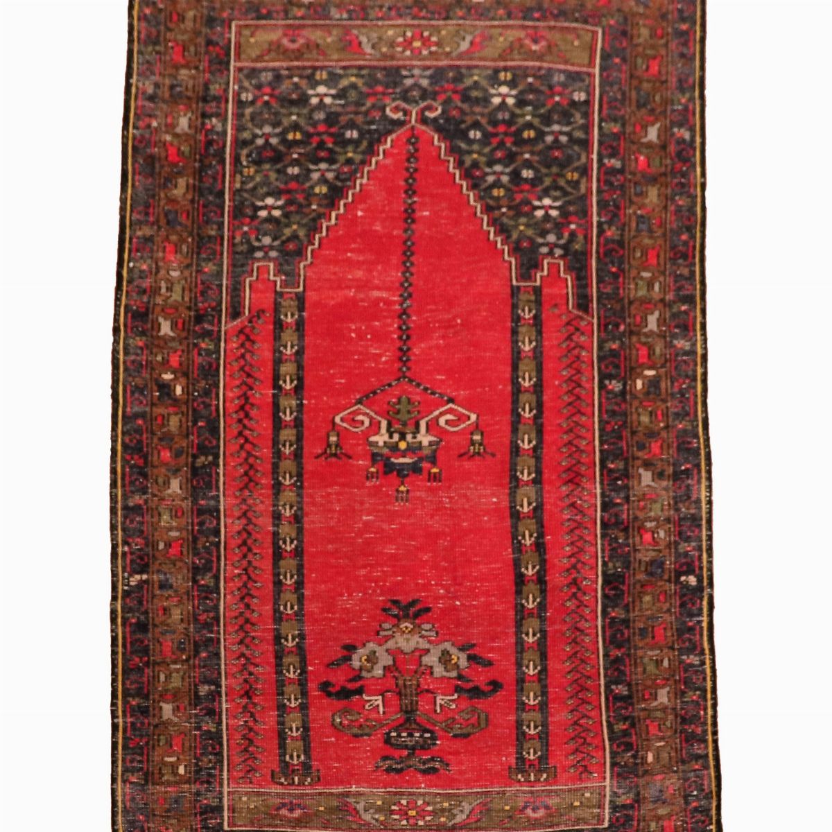 Tappeto Kulah a preghiera a fondo rosso con bordure a disegni floreali, M. 1,75 x 0,95.