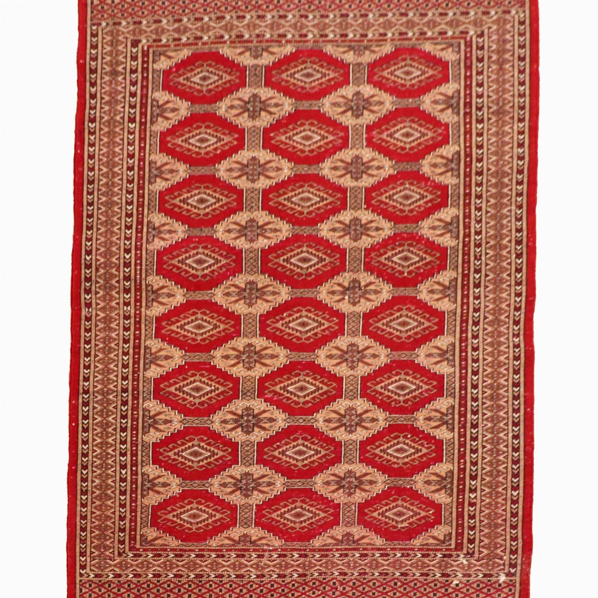 Tappeto Shirvan a disegni geometrici su fondo rosso, M. 1,85 x 1,25.