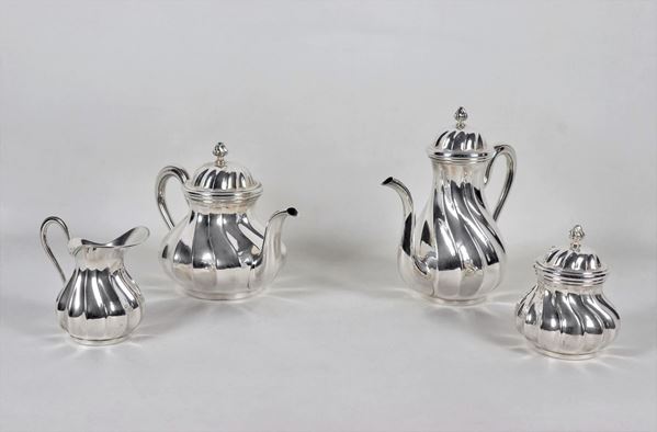 Tea and coffee service in chiseled and embossed torchon silver, (4 pcs) gr. 1500