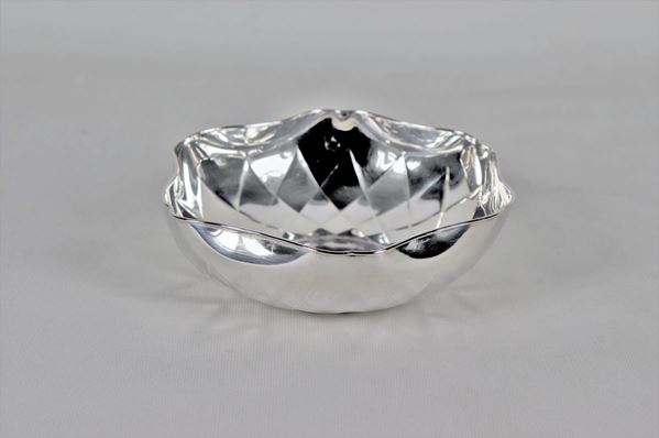 Small silver bowl with curved edge, gr. 150