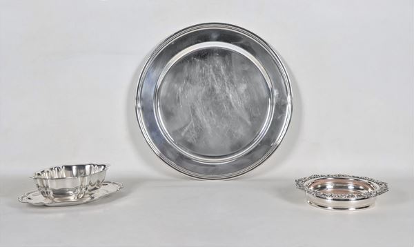 Lot in embossed and chiseled silver metal, (3 pcs)