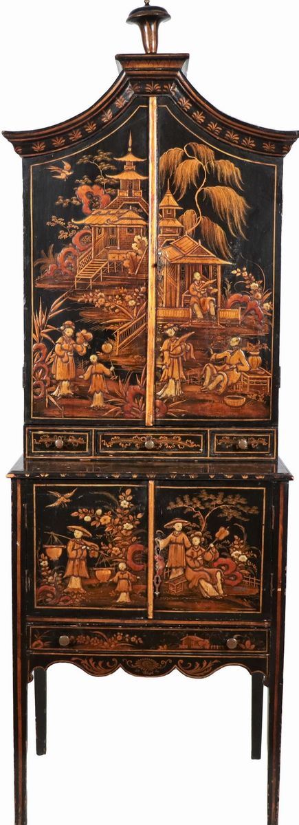 Piccolo trumeau inglese, Epoca Coloniale, in legno ebanizzato con decorazioni dorate a rilievo a motivi di cineserie
