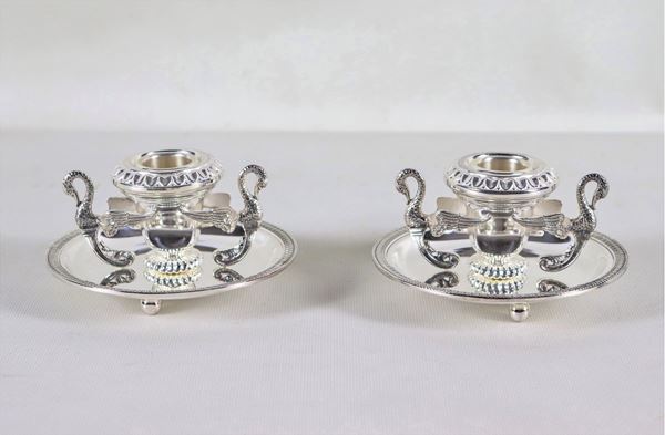 Pair of small silver candlesticks, chiseled and embossed with Empire motifs with handles in the shape of swans, gr. 370