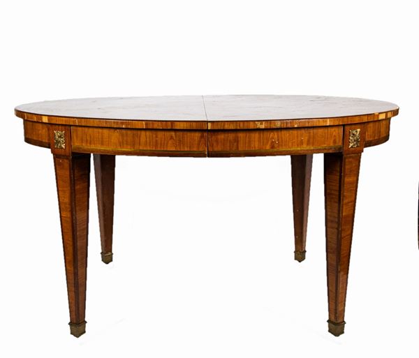 French extendable dining table in bois de rose and mahogany