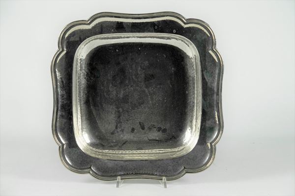 Square vegetable dish in silver metal