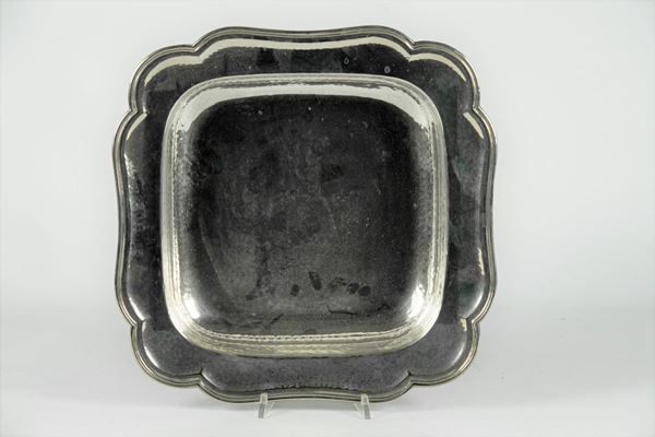 Square vegetable dish in silver metal