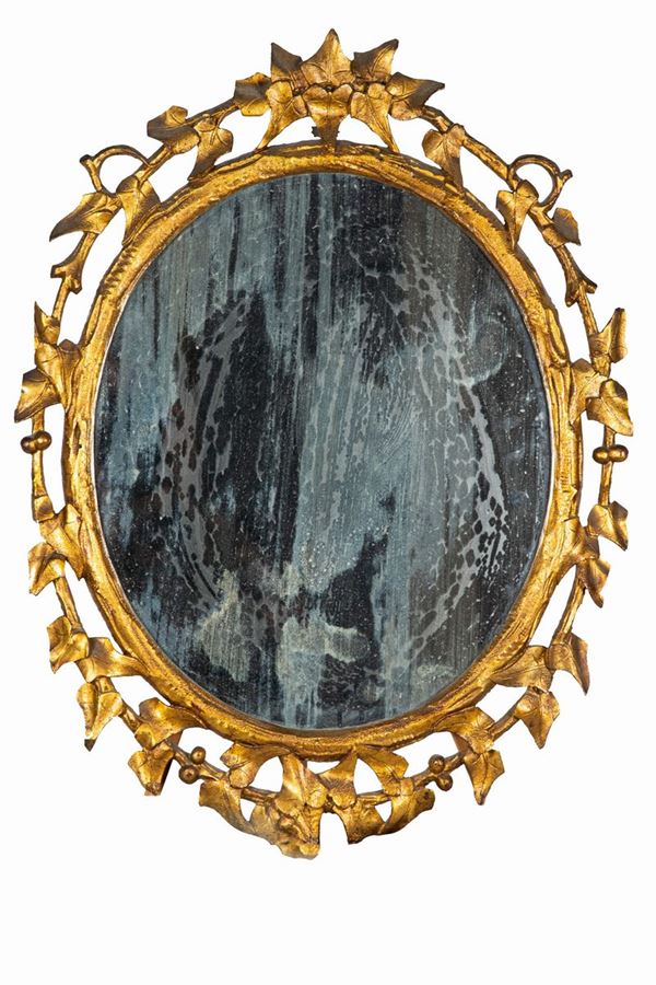 Specchiera ovale in legno dorato
