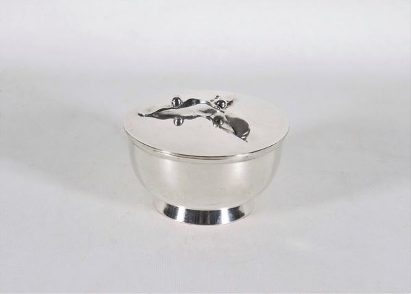 Round box of Deco taste in silver metal